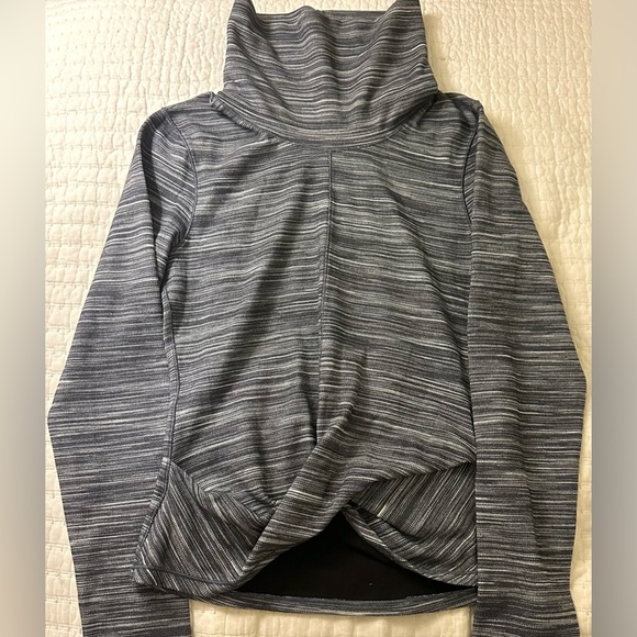 Lululemon Melodic Movement Long Sleeve Size 6 - Picture 3 of 8
